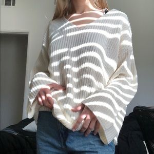 V neck bell sleeve sweater